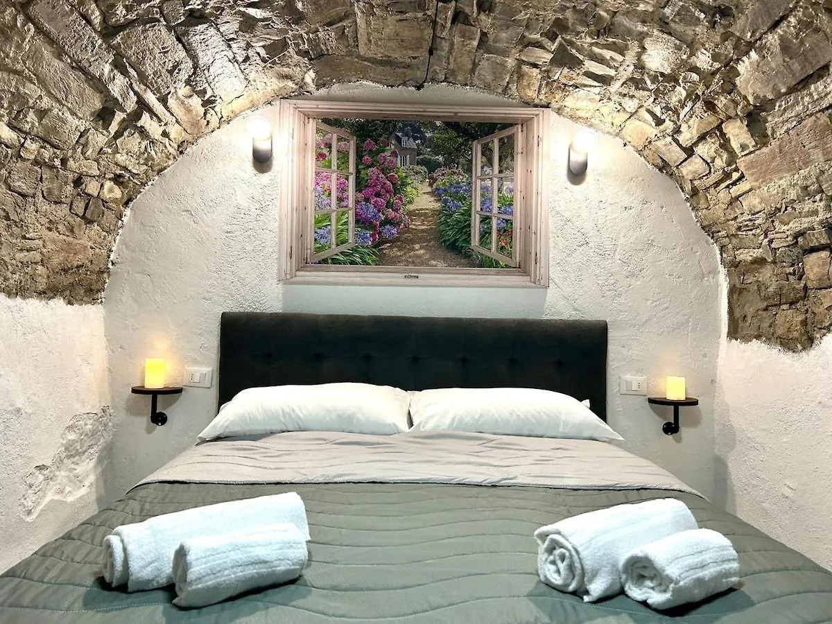 Unique Romantic Cave With Air Conditioner Torno 0*,  Italien