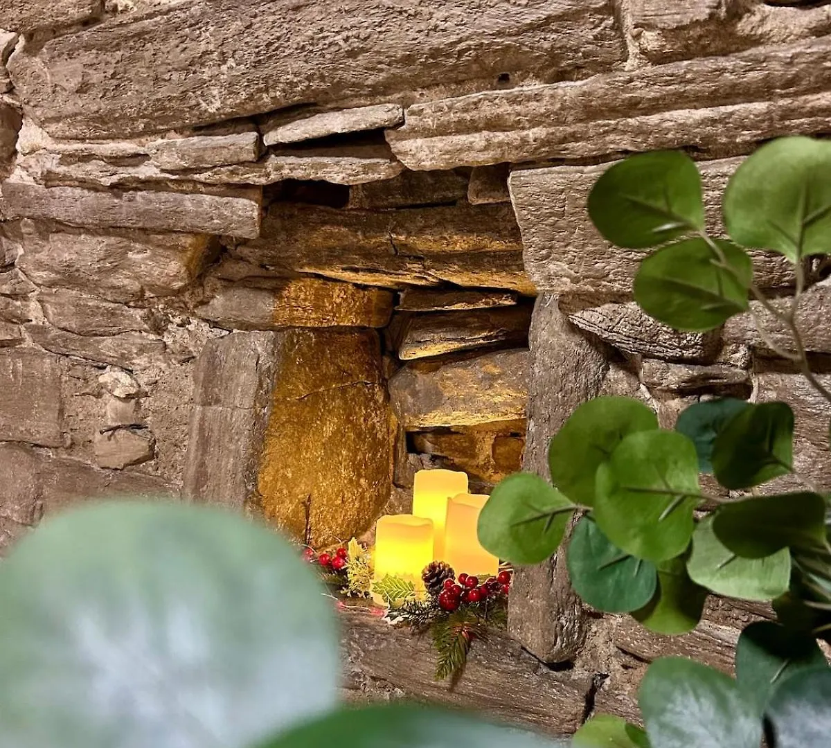 Unique Romantic Cave With Air Conditioner Torno Italien