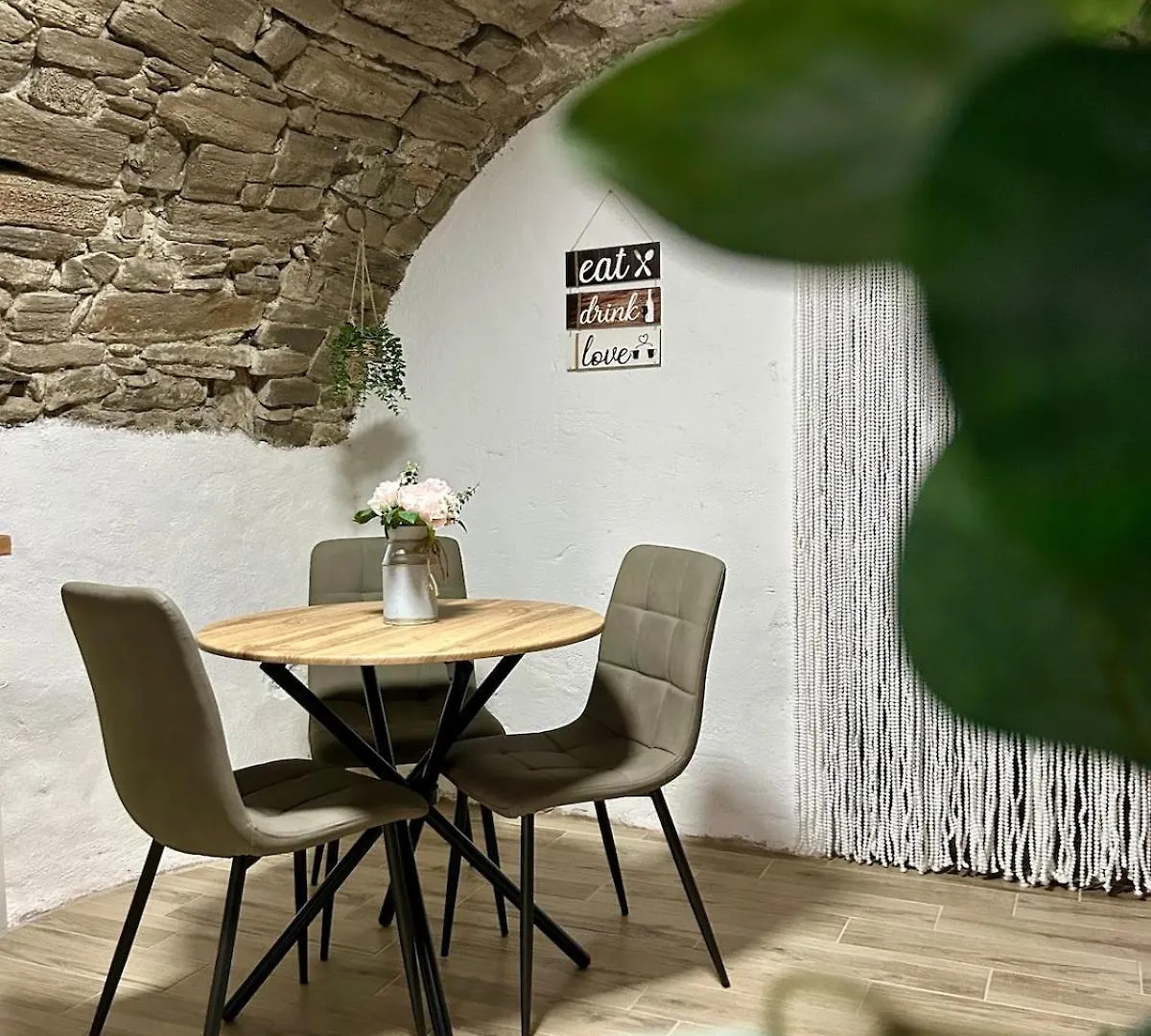 Unique Romantic Cave With Air Conditioner Torno Italien
